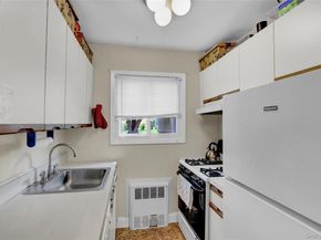 205 Edmunton Drive H17, North Babylon NY 11703