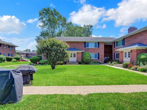 205 Edmunton Drive H17, North Babylon NY 11703