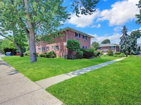 205 Edmunton Drive H17, North Babylon NY 11703