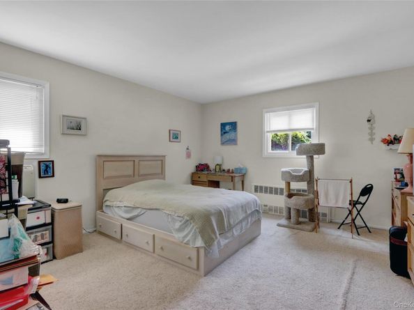 205 Edmunton Drive H17, North Babylon NY 11703