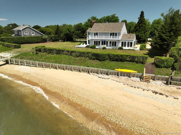 90 Peconic Avenue, Shelter Island NY 11964