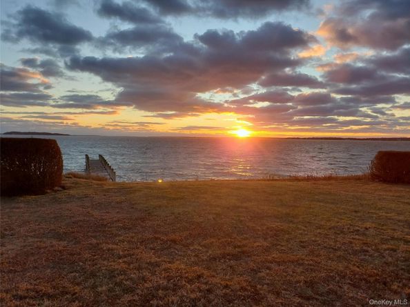 90 Peconic Avenue, Shelter Island NY 11964