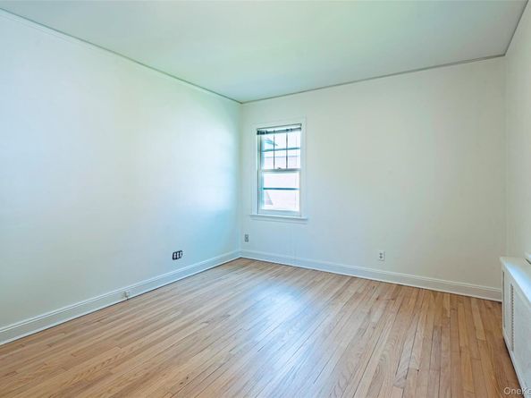 147 Nugent Street, New Hyde Park NY 11040