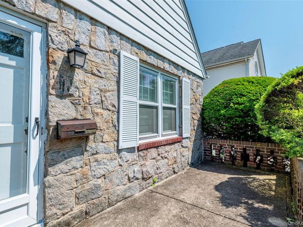 147 Nugent Street, New Hyde Park NY 11040