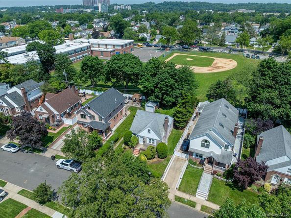 147 Nugent Street, New Hyde Park NY 11040