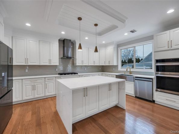 319 Blacksmith Road W, Levittown NY 11756