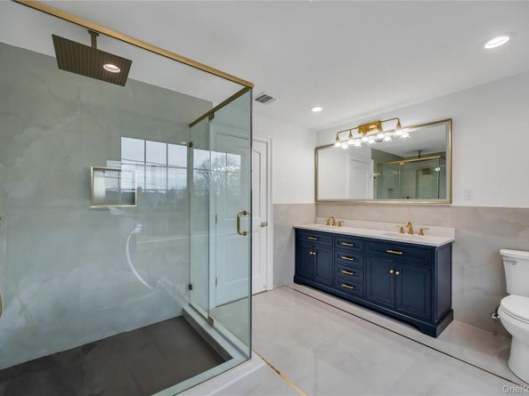 319 Blacksmith Road W, Levittown NY 11756