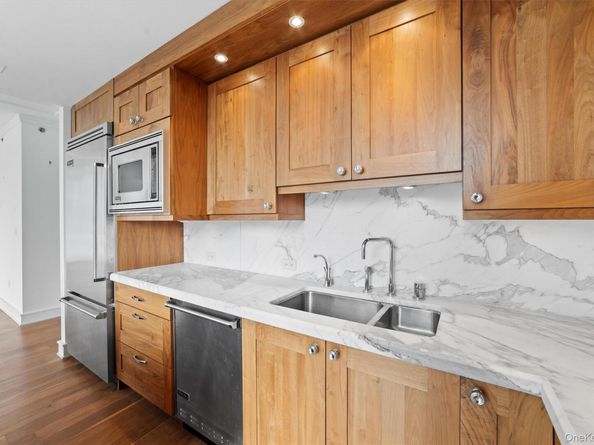 5 Renaissance Square 10G, White Plains NY 10601