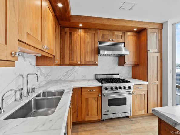 5 Renaissance Square 10G, White Plains NY 10601