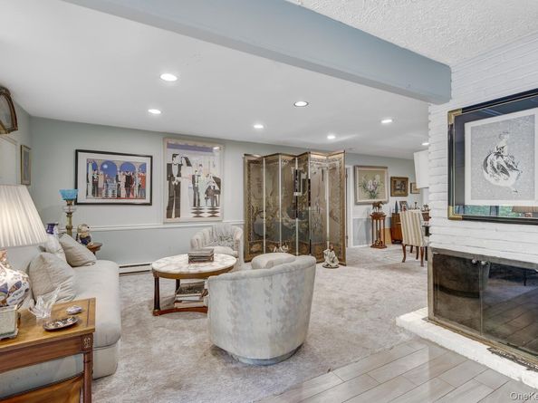 61 Locust Lane, Roslyn Heights NY 11577