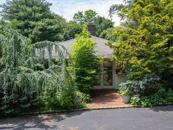 61 Locust Lane, Roslyn Heights NY 11577