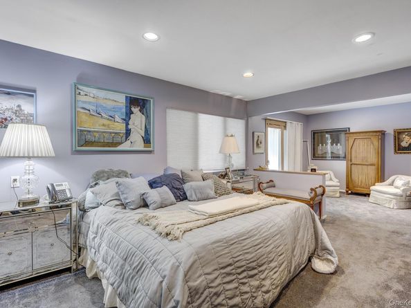 61 Locust Lane, Roslyn Heights NY 11577