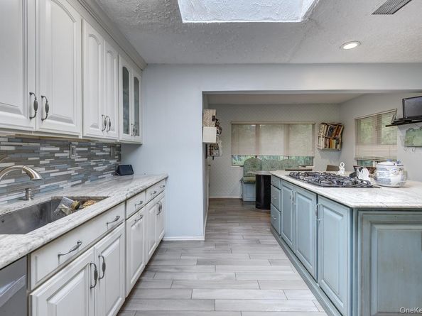 61 Locust Lane, Roslyn Heights NY 11577