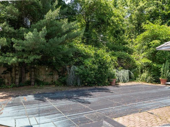 61 Locust Lane, Roslyn Heights NY 11577