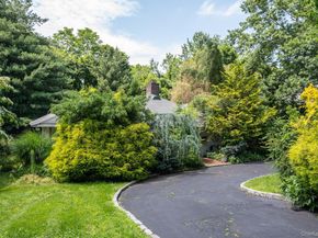 61 Locust Lane, Roslyn Heights NY 11577