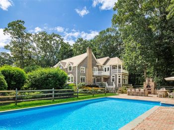 652 Noyack Path