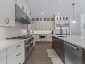 1 Sequoia Circle, Manhasset NY 11030