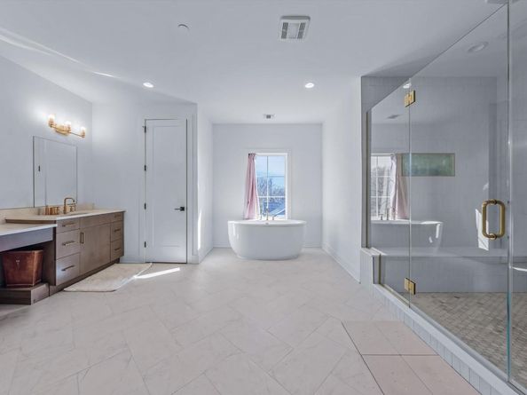 1 Sequoia Circle, Manhasset NY 11030
