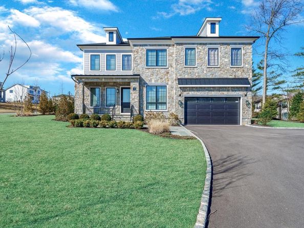 1 Sequoia Circle, Manhasset NY 11030