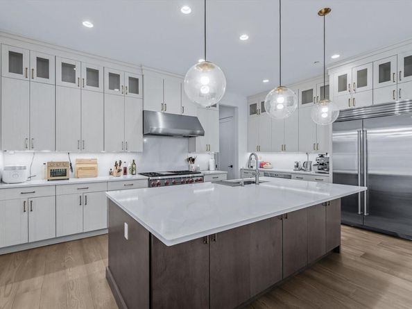 1 Sequoia Circle, Manhasset NY 11030