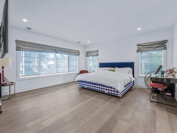 1 Sequoia Circle, Manhasset NY 11030