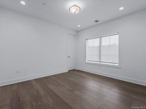 1 Sequoia Circle, Manhasset NY 11030