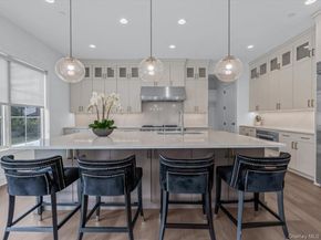 1 Sequoia Circle, Manhasset NY 11030