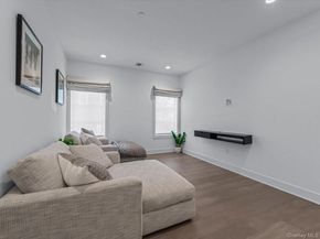 1 Sequoia Circle, Manhasset NY 11030