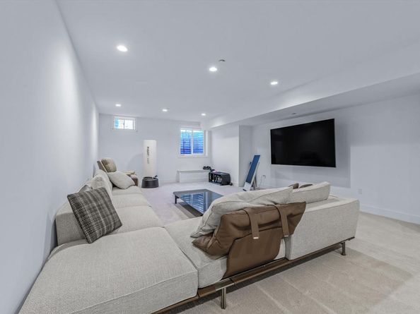 1 Sequoia Circle, Manhasset NY 11030