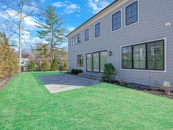 1 Sequoia Circle, Manhasset NY 11030