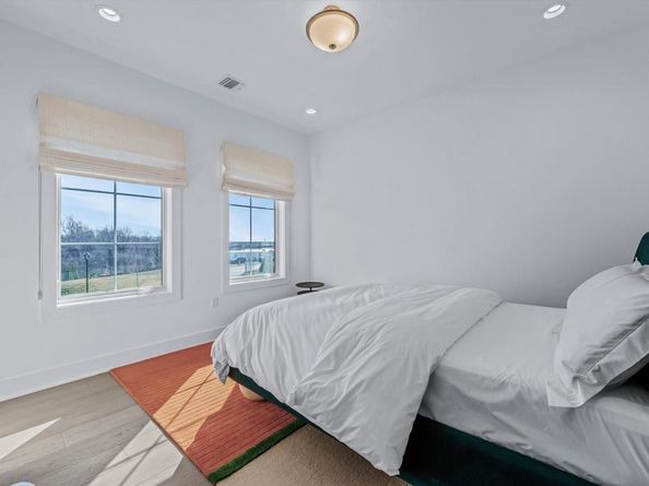 1 Sequoia Circle, Manhasset NY 11030