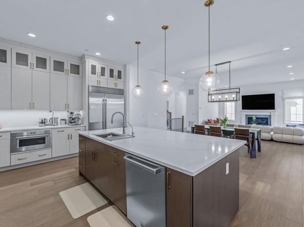 1 Sequoia Circle, Manhasset NY 11030