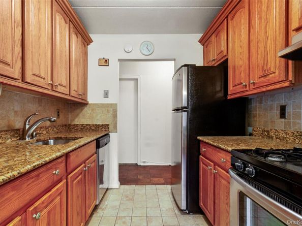 687 Bronx River Road 2A, Yonkers NY 10704