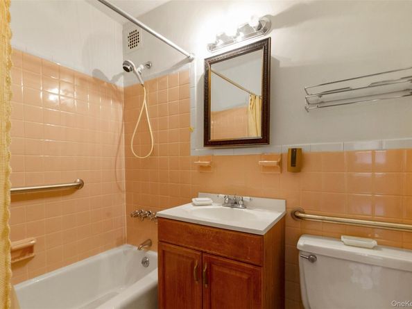 687 Bronx River Road 2A, Yonkers NY 10704