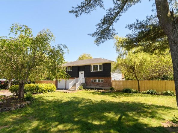 30 Bushwick Avenue, Brentwood NY 11717