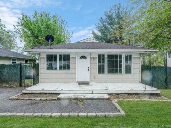 122 Eleanor Avenue, Mastic NY 11950
