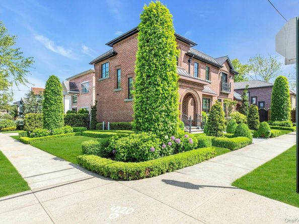 16204 12th Road, Whitestone NY 11357
