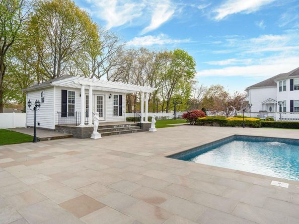 91 Fairmont Avenue, Medford NY 11763