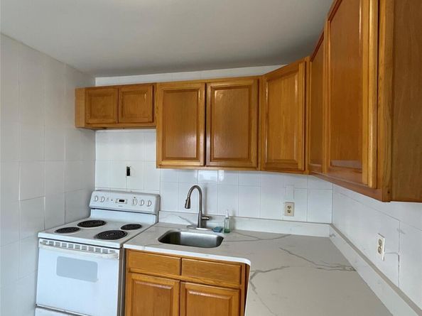 143-36 257th Street, Rosedale NY 11422