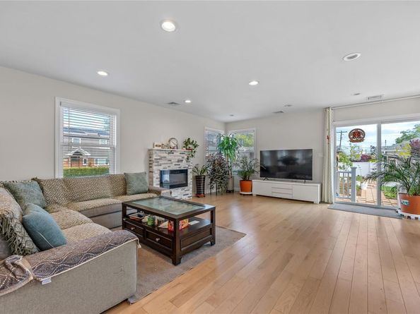 3875 South Street, Seaford NY 11783