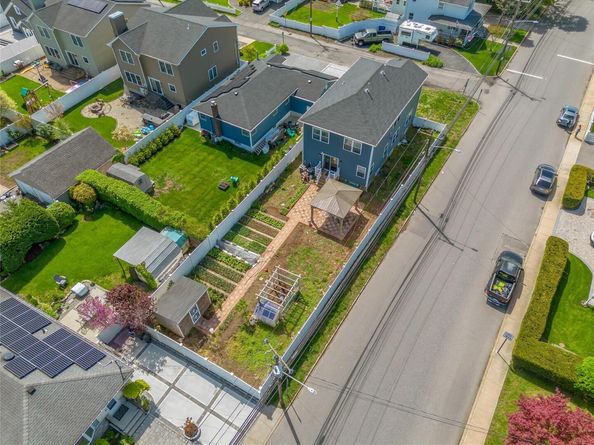 3875 South Street, Seaford NY 11783