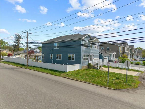 3875 South Street, Seaford NY 11783