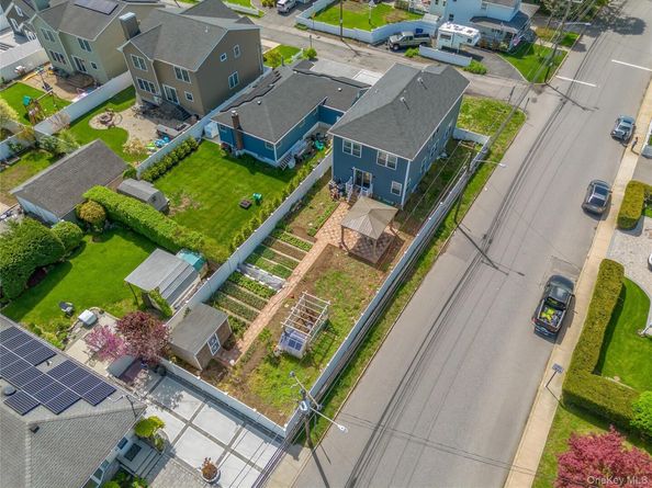 3875 South Street, Seaford NY 11783