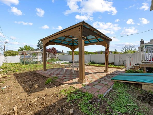 3875 South Street, Seaford NY 11783