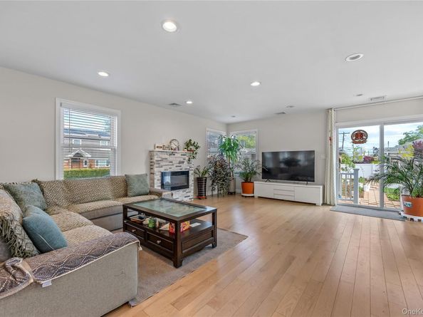 3875 South Street, Seaford NY 11783