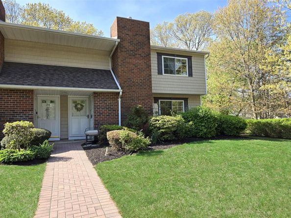 225 Lake Pointe Circle 1, Middle Island NY 11953