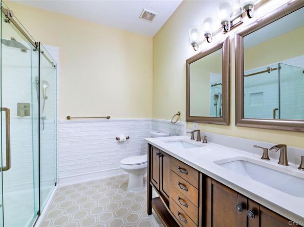 521 Highland Court 521, Moriches NY 11955