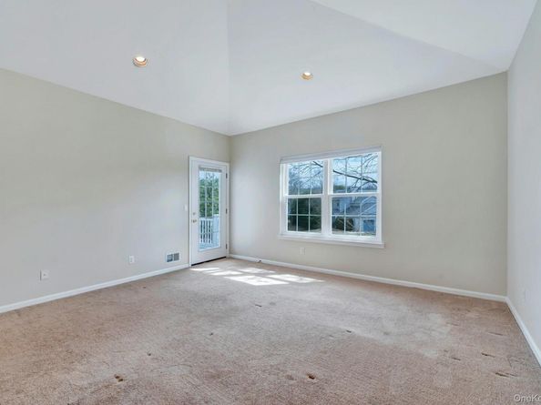 521 Highland Court 521, Moriches NY 11955