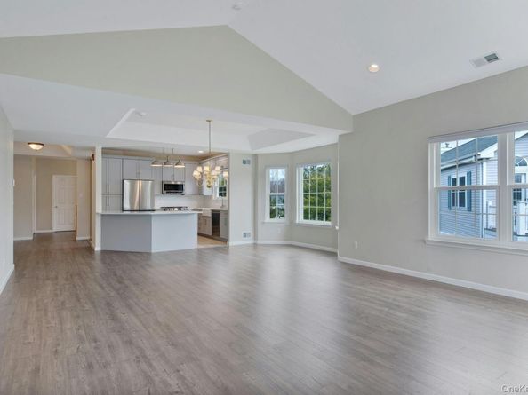 521 Highland Court 521, Moriches NY 11955