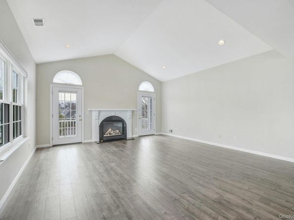 521 Highland Court 521, Moriches NY 11955